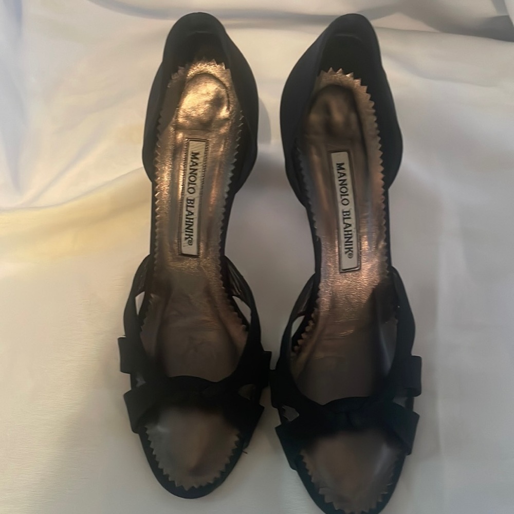 COPY - Beautiful heels work or black tie. Resole. Run small, for size 6.5